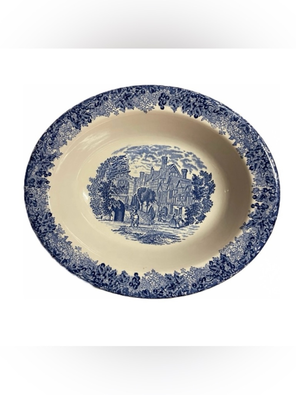 Oval vegetable bowl Wedgewood Queens Ware. Romantic England. Warwick east gate.